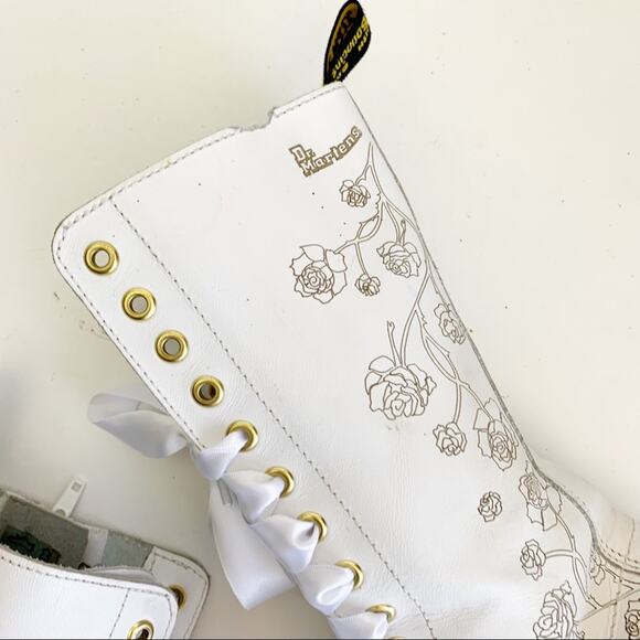 Dr. Martens RARE wedding 1c57 rose etched tall 14 hole ribbon laced boots - Picture 8 of 16
